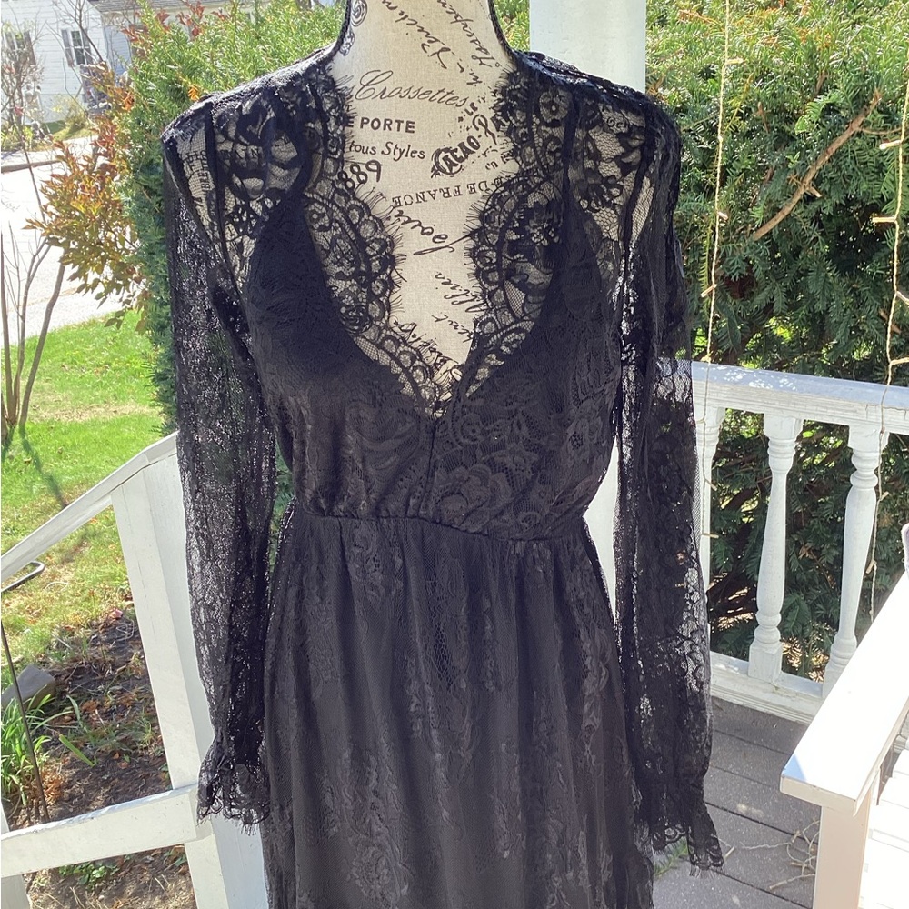 Baltic Born Midnight Lace Gown - Picture 2 of 6